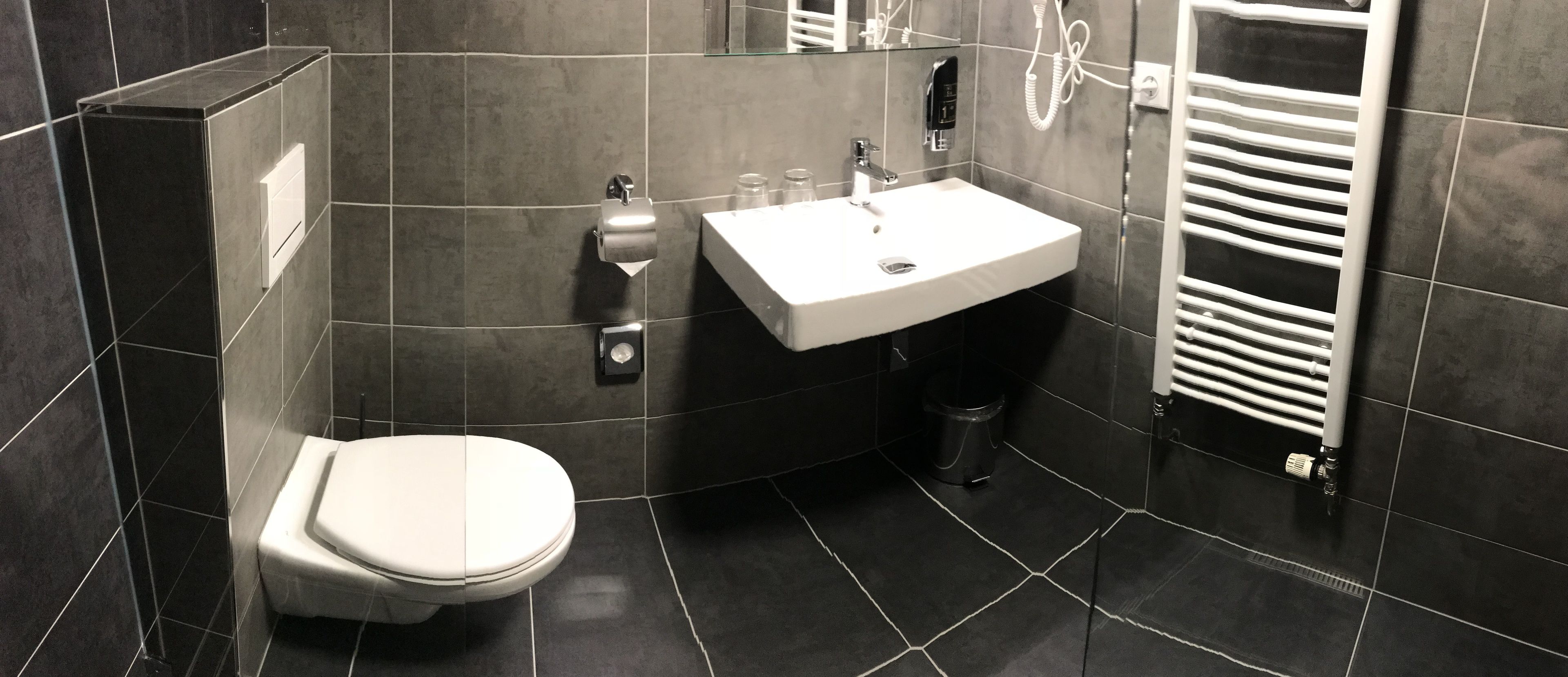 comfort twin room | bathroom | free toiletries, hair dryer, towels