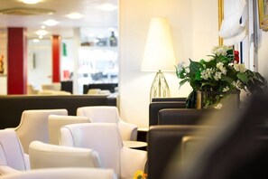 Coin salon dans le hall