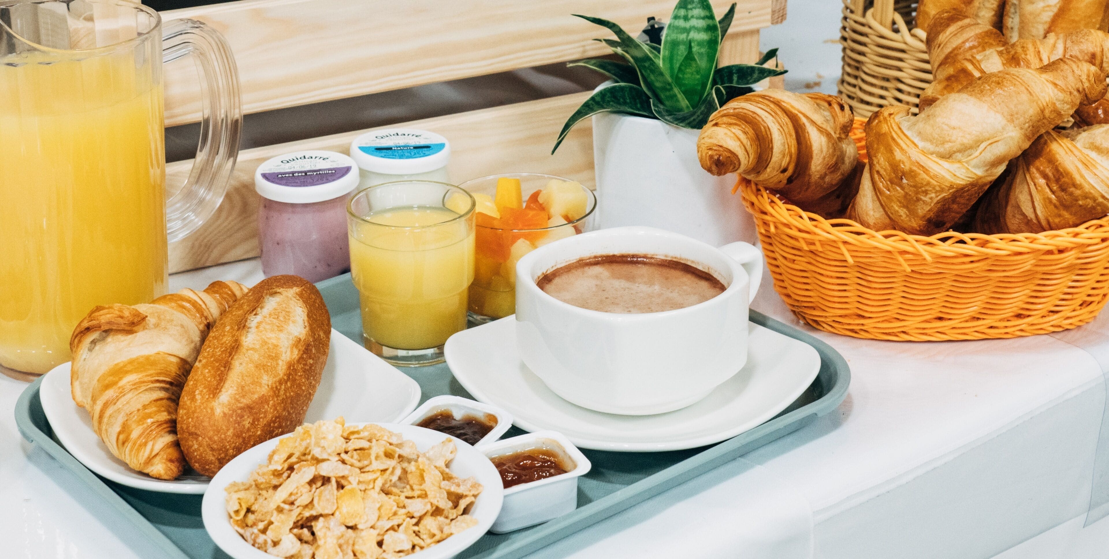Café da manhã com buffet todos os dias (EUR 10 por pessoa) 