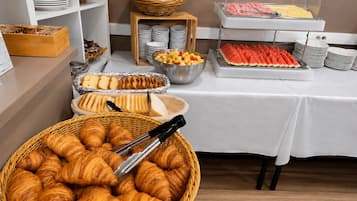 Petit déjeuner buffet servi tous les jours en supplément
