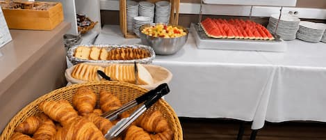 Daily buffet breakfast for a fee