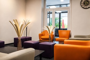 Lobby sitting area - Hôtel Hélianthe (Lourdes)