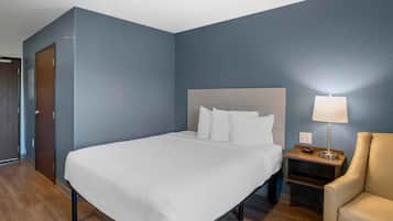 Standard Studio, 1 Queen Bed, Non Smoking, Refrigerator & Microwave