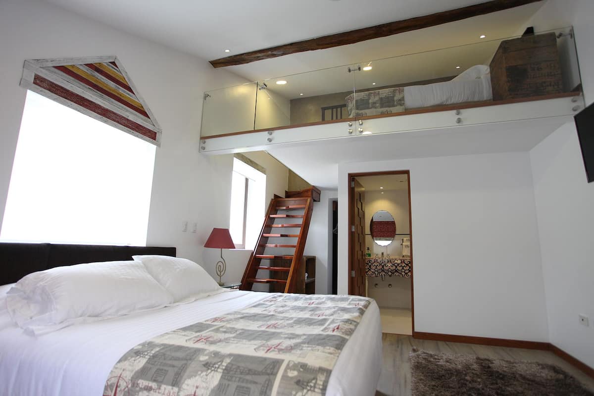 Quadruple Room | Desk, soundproofing, iron/ironing board, free WiFi