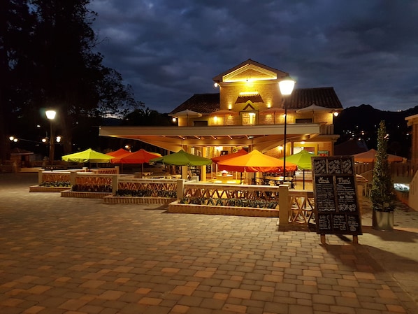 Façade de l’hébergement - soirée/nuit