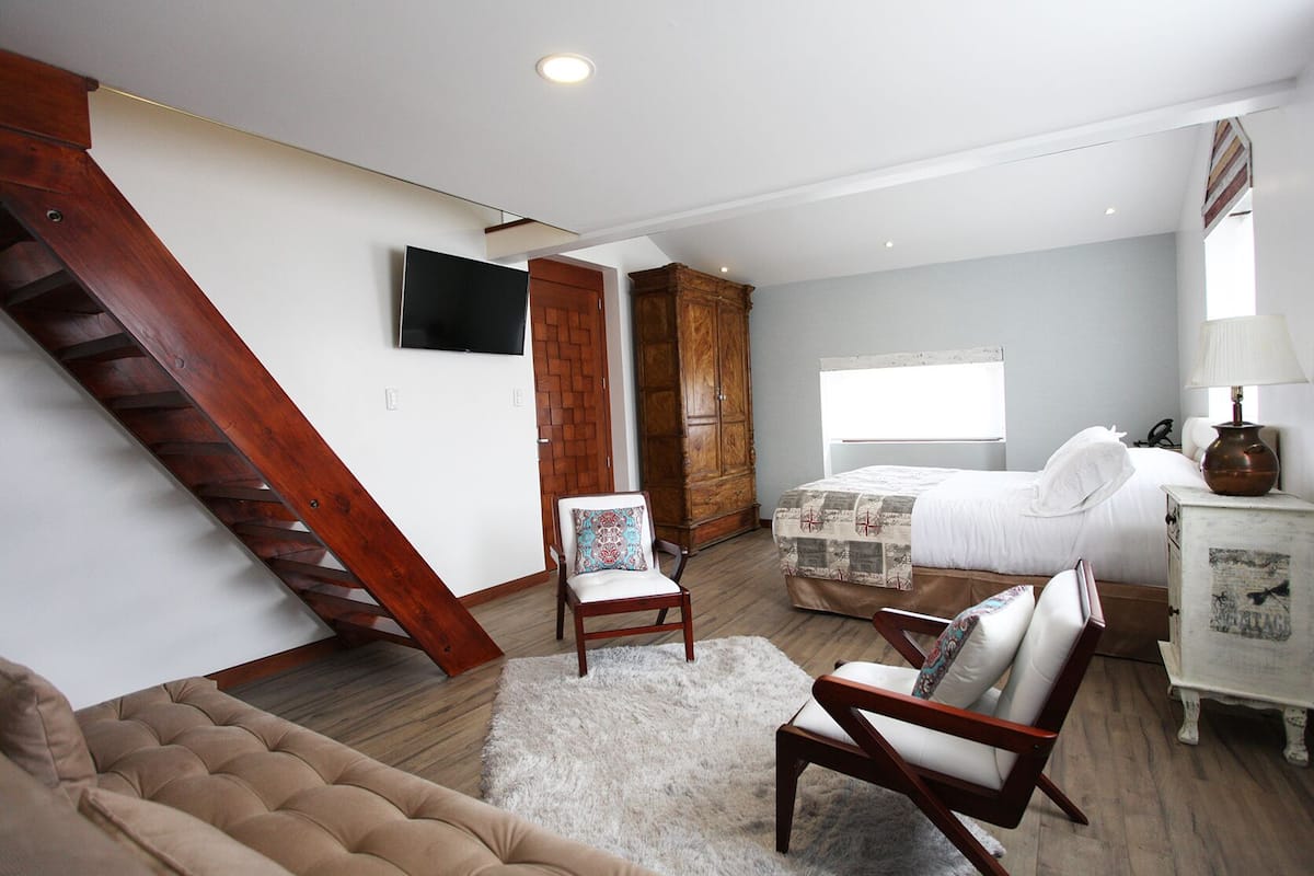 Quadruple Room | Desk, soundproofing, iron/ironing board, free WiFi