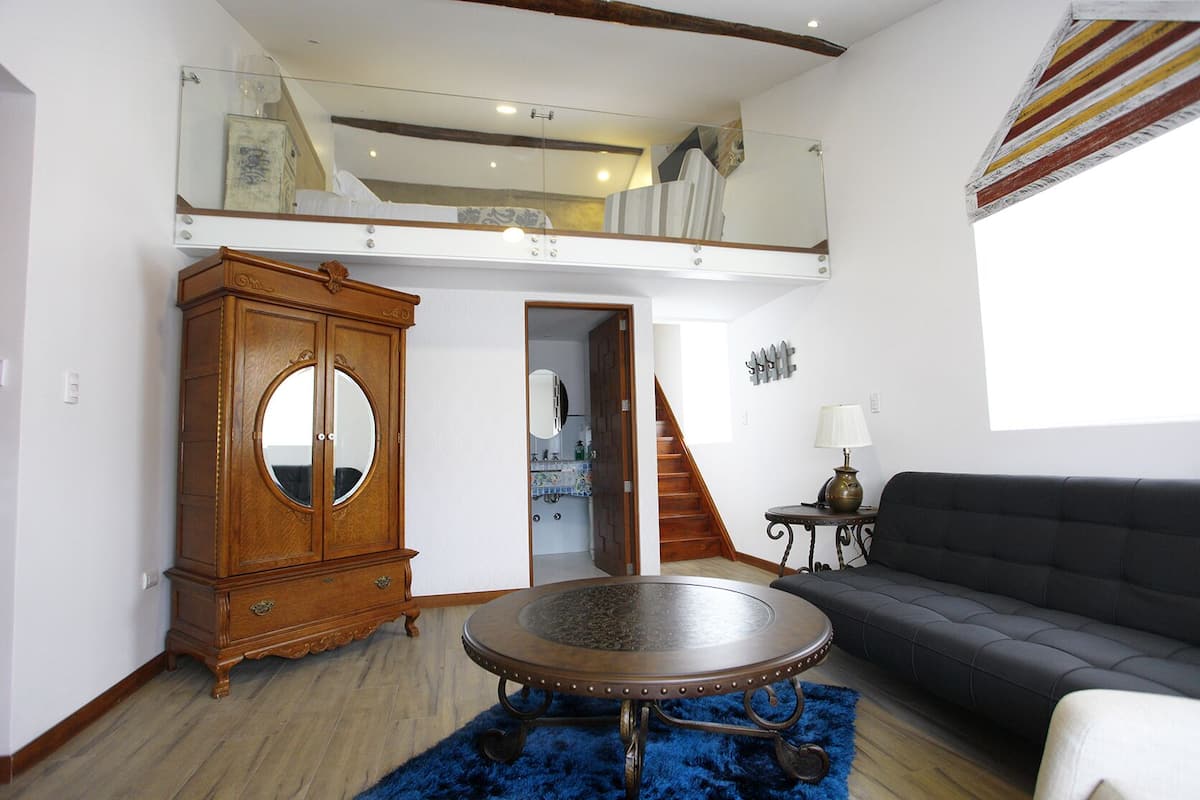Family Room | Desk, soundproofing, iron/ironing board, free WiFi