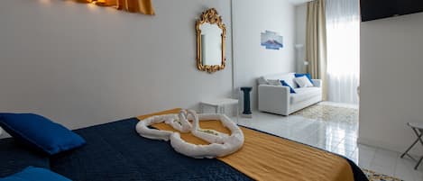 Design Triple Room, 1 Bedroom | Hypo-allergenic bedding, in-room safe, individually decorated