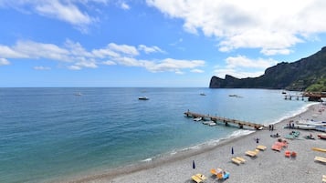 Una spiaggia nelle vicinanze