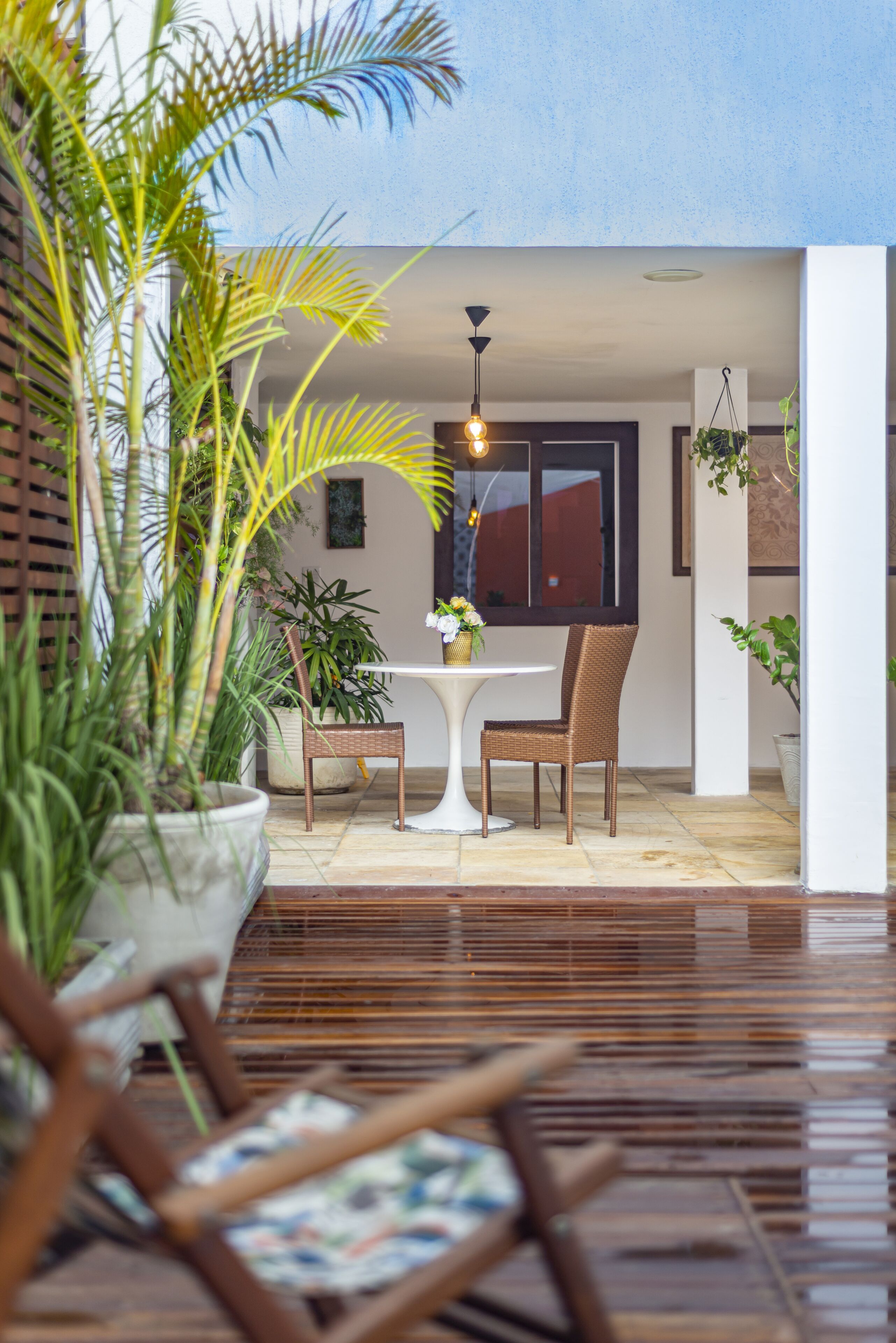 40-inch flat-screen tv with cable channels, tv