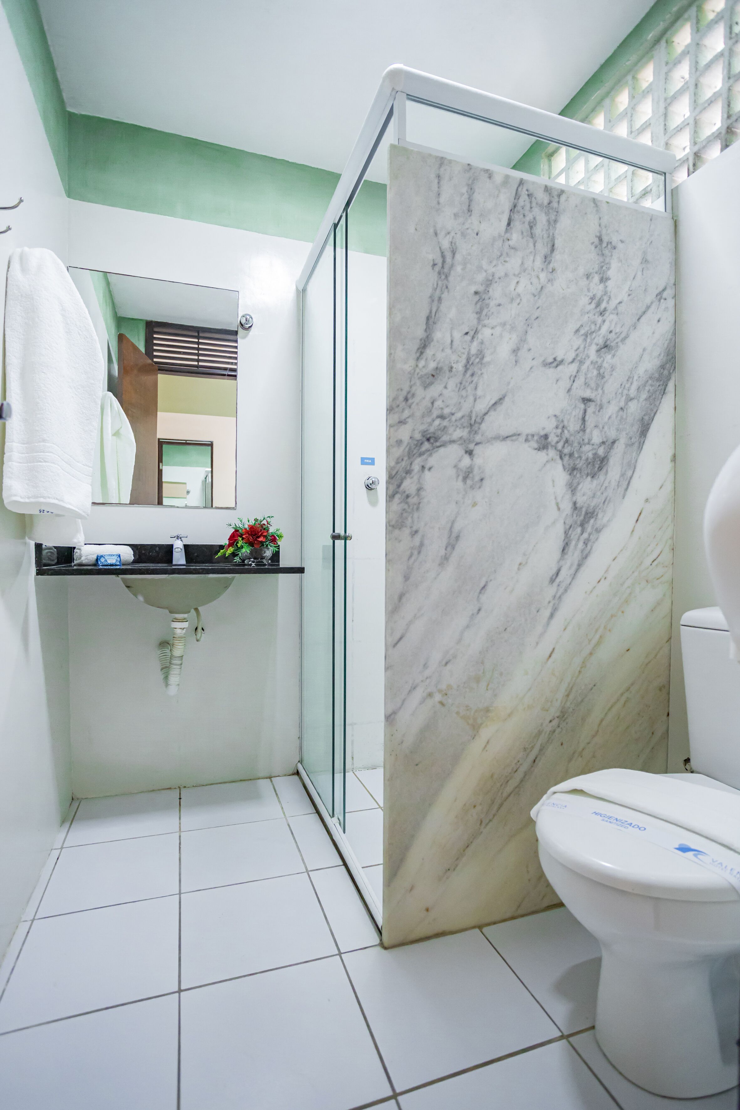 shower, free toiletries, towels