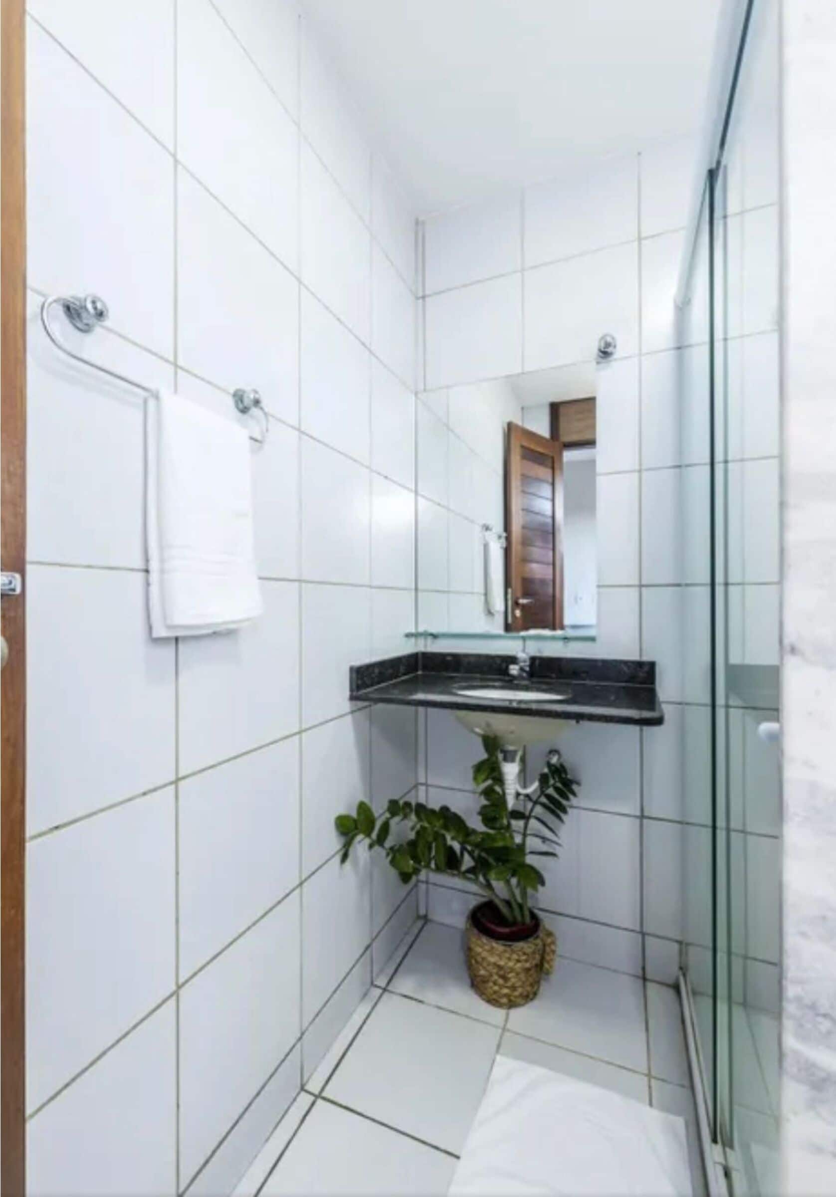 shower, free toiletries, towels