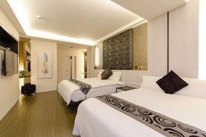 ห้องลักซ์ชัวรี่สำหรับสี่ท่าน, 1 ห้องนอน, อ่างอาบน้ำ | 1 ห้องนอน, เครื่องนอนระดับพรีเมียม, เตียงเสริม/เปล, Wi-Fi ฟรี