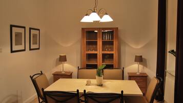 Apartemen Superior, kamar mandi pribadi, pemandangan kota (Typ E - Dachterrasse) | Restoran