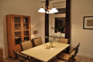 Superior-lejlighed - privat badeværelse - byudsigt (Typ E - Dachterrasse) | Restaurant