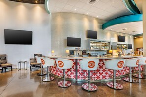 Bar (on property) - Vīb Best Western Springfield (Springfield)