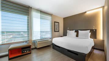 Premium bedding, in-room safe, blackout drapes, free WiFi