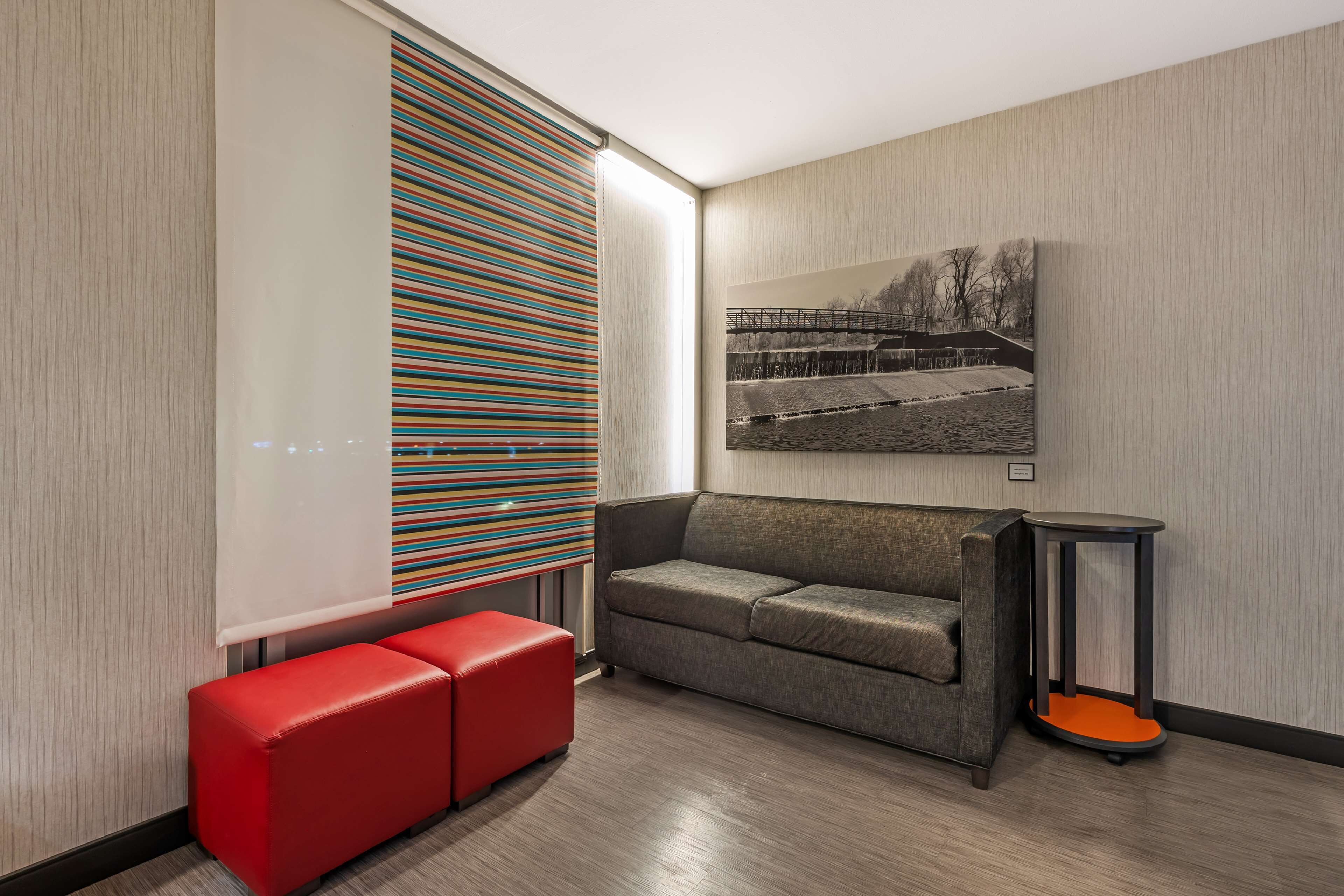 standard room, 1 king bed, non smoking, corner | premium bedding, in-room safe, blackout curtains, free wifi