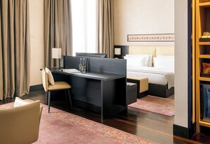 Luxury Room | Premium bedding, minibar, in-room safe, desk - BERD'S Hotel (Chișinău)