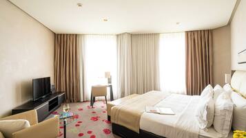 Quarto casal superior | Roupas de cama premium, frigobar, cofres nos quartos, escrivaninha