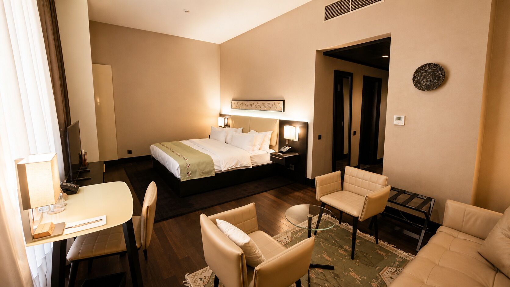 Ropa de cama de alta calidad y minibar 