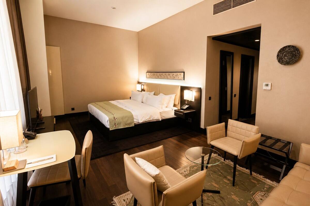 Habitación doble de lujo | Ropa de cama de alta calidad y minibar