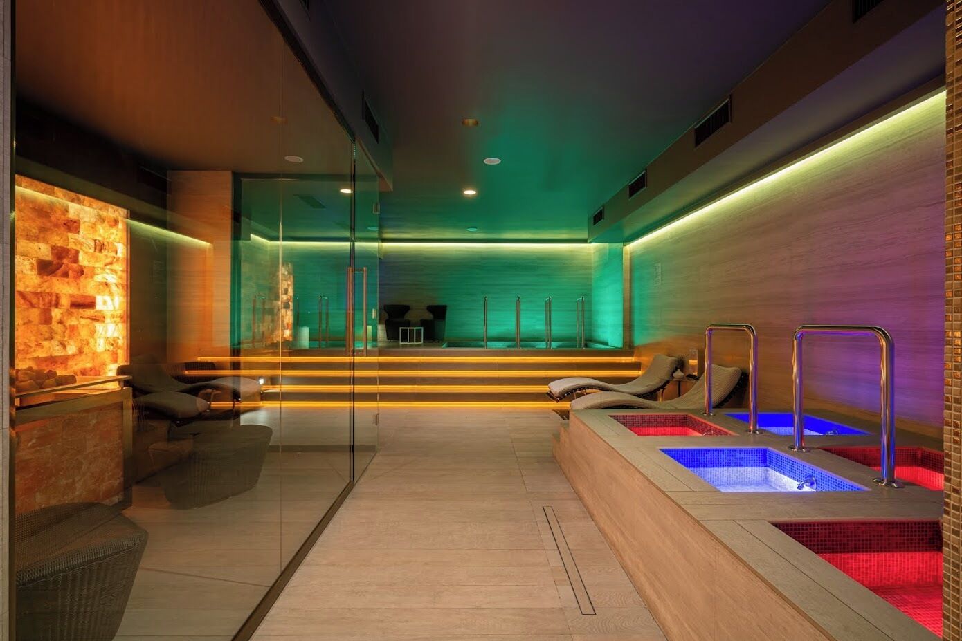 Espace de soins pour les couples, bain à remous, hammam, soins corporels