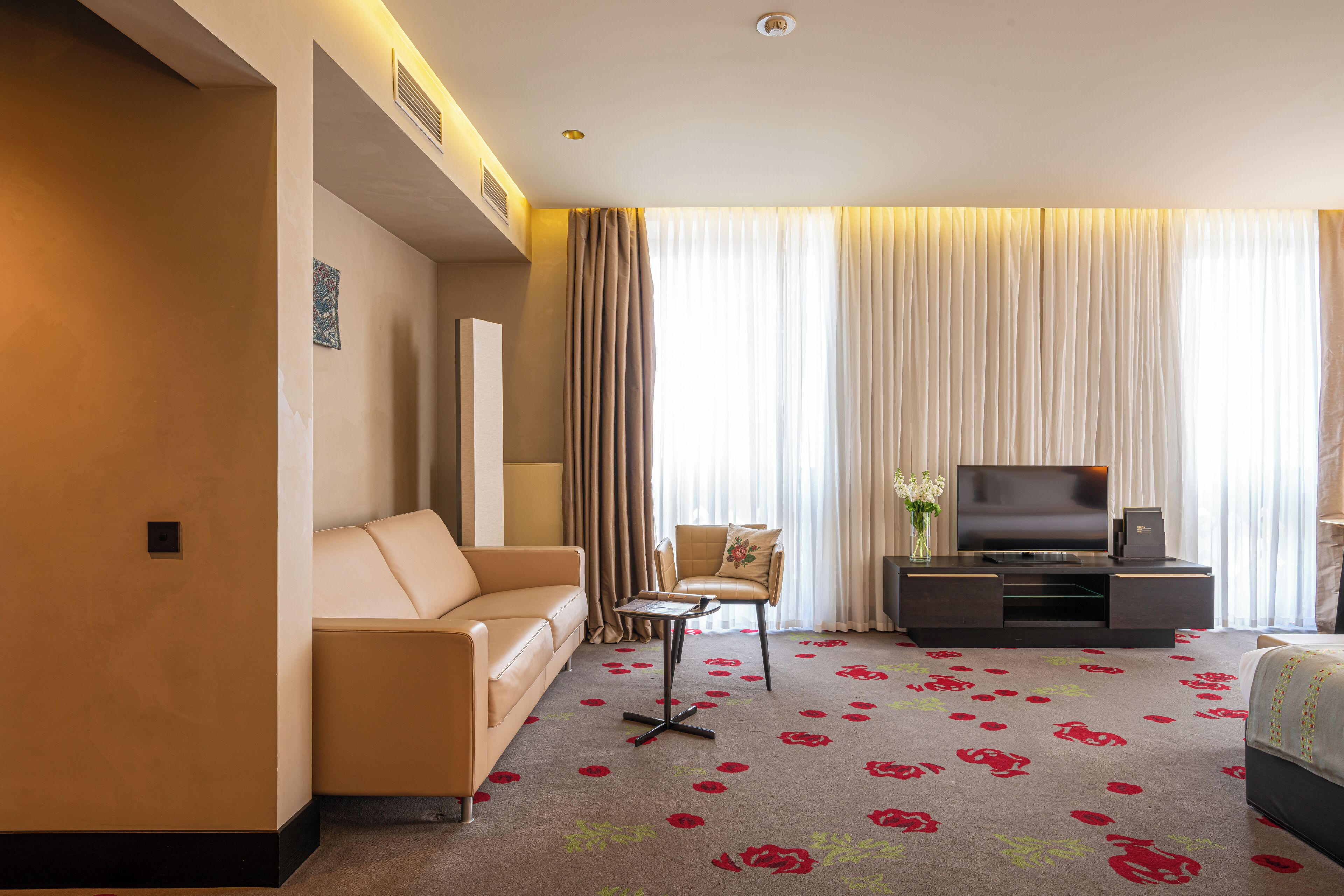 Deluxe Room | Living area | 50-inch Smart TV with cable channels