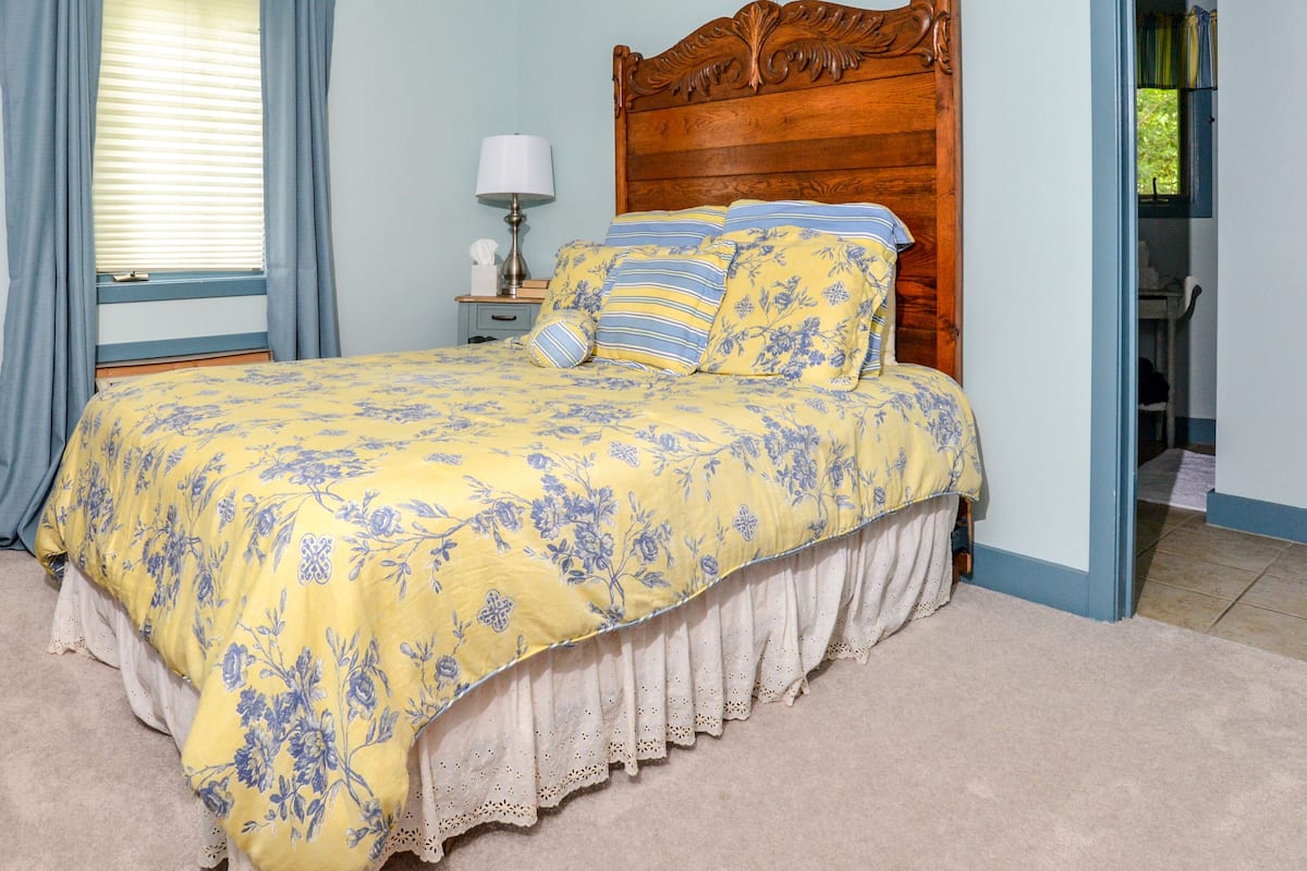 Iron/ironing board (on request), free WiFi, bed sheets