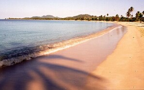 Una playa cerca, toallas de playa