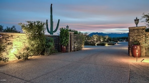 Exterior - 7 Bedroom Mansion (Scottsdale)