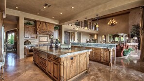 Hus, flere soverom, ikke-røyk | Eget kjøkken | Kjøleskap, mikrobølgeovn, ovn og kokeplater