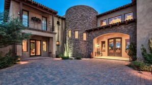 Unclassified image, 2 of 56, button - 7 Bedroom Mansion (Scottsdale)