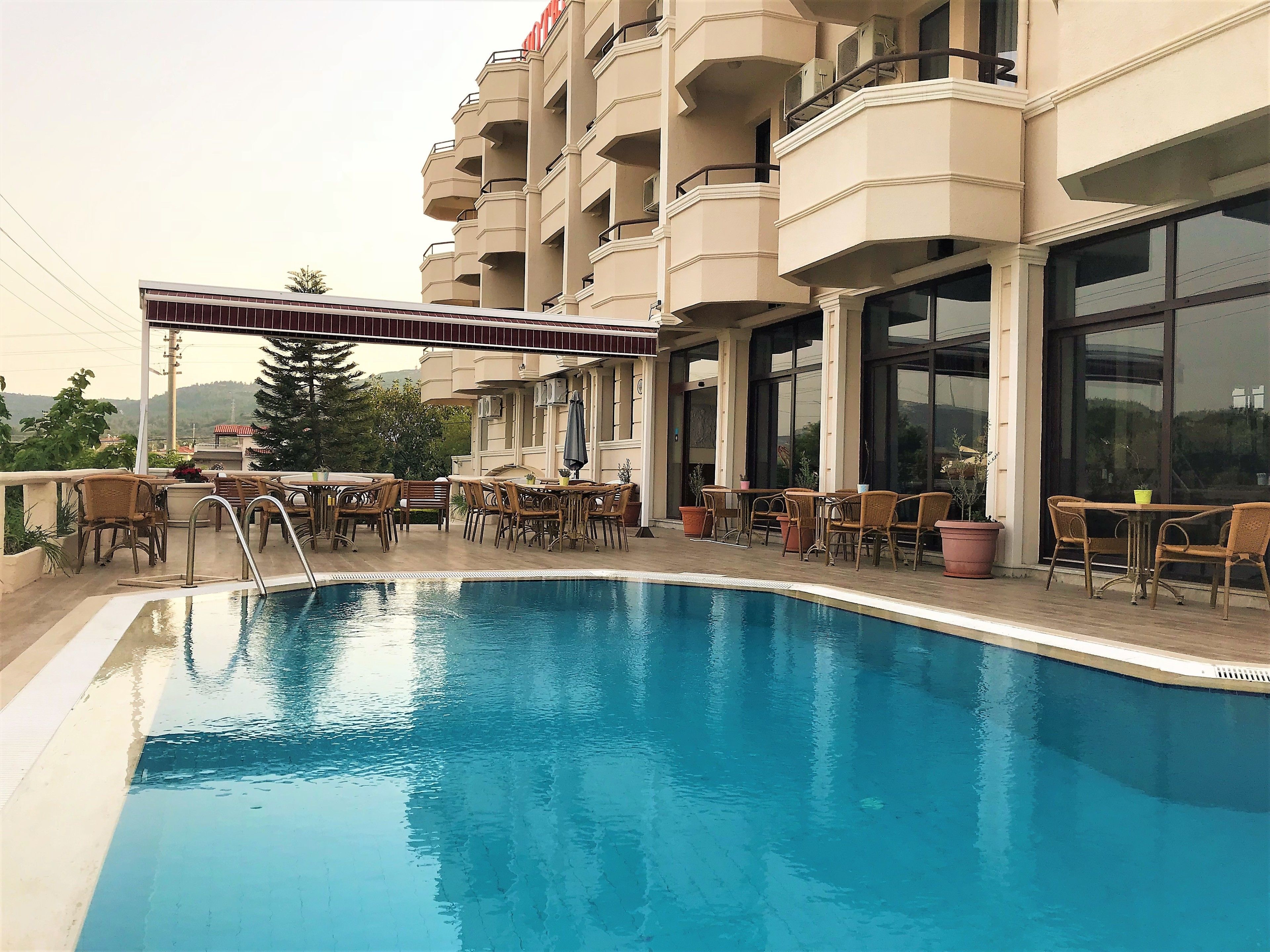 2 outdoor pools