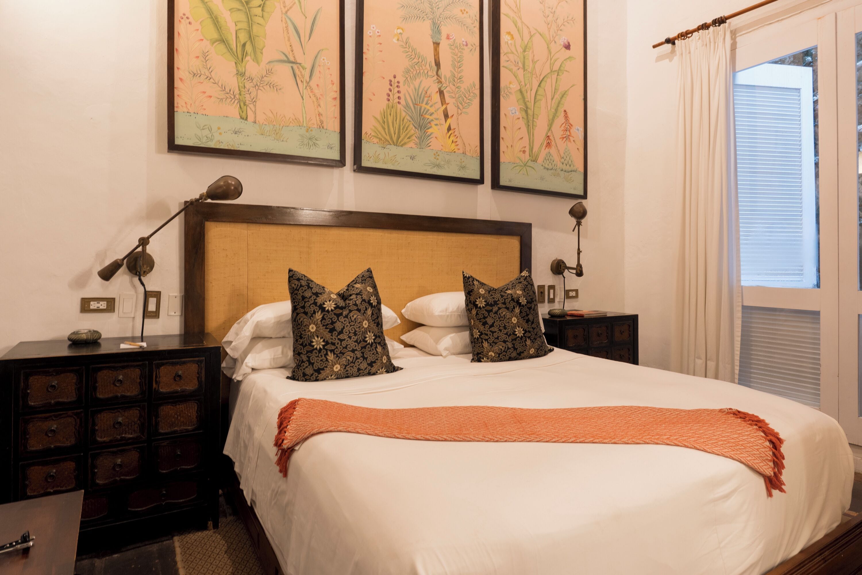 Classic Room, 1 King Bed | 1 bedroom, premium bedding, minibar, in-room safe