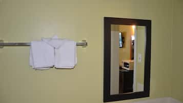 Combined shower/bathtub, deep-soaking bathtub, free toiletries, towels