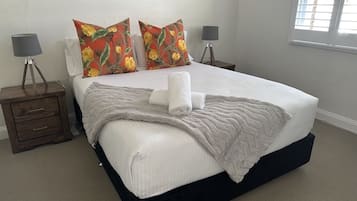 3 slaapkamers, een strijkplank/strijkijzer, gratis wifi, beddengoed