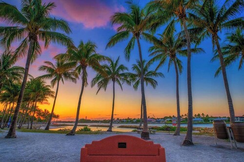 GUEST SUITE PARADISO | PRIVATE ENTRANCE | KING BED | SELF CHECK-IN | FREE PARKING | PGA