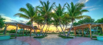 GUEST SUITE PARADISO | PRIVATE ENTRANCE | KING BED | SELF CHECK-IN | FREE PARKING | PGA