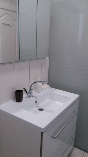 Hair dryer, towels - Villa Allegra in Lovran, Design Apartment 106, Balcony- Sea view (Lovran)