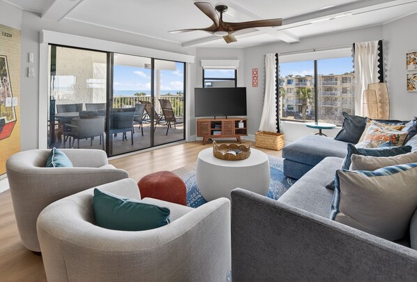 Téléviseur, table de baby-foot, table de ping-pong, livres