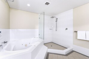 Shower, jetted tub, hair dryer, towels
