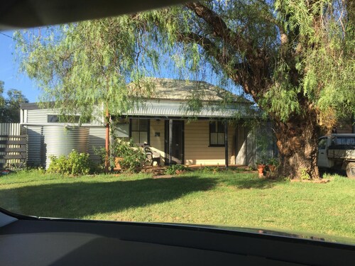 Peppercorn Cottage 2831 contemporary heritage located in a village of Dubbo 