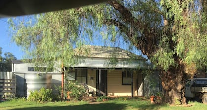 Peppercorn Cottage 2831 contemporary heritage located in a village of Dubbo