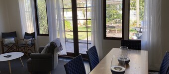 Peppercorn Cottage 2831 contemporary heritage located in a village of Dubbo 