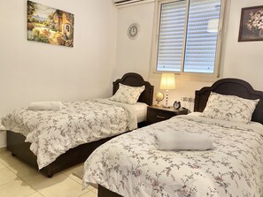 3 bedrooms, desk, iron/ironing board, WiFi - Cozy Apartment In Givat Shaul,Jerusalem (Jerusalem)