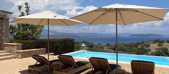 Storblå Villa Porto Heli med fantastisk utsikt
