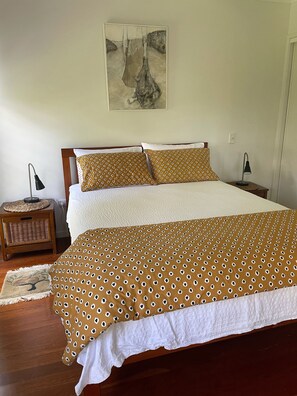 1 bedroom, desk, iron/ironing board, WiFi