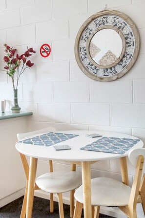 Dining - Studio Apt, Bright and Spacious, CBD, Mibnb (Geelong)