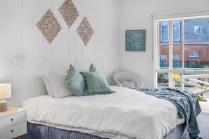 Iron/ironing board, WiFi, bed sheets - Studio Apt, Bright and Spacious, CBD, Mibnb (Geelong)